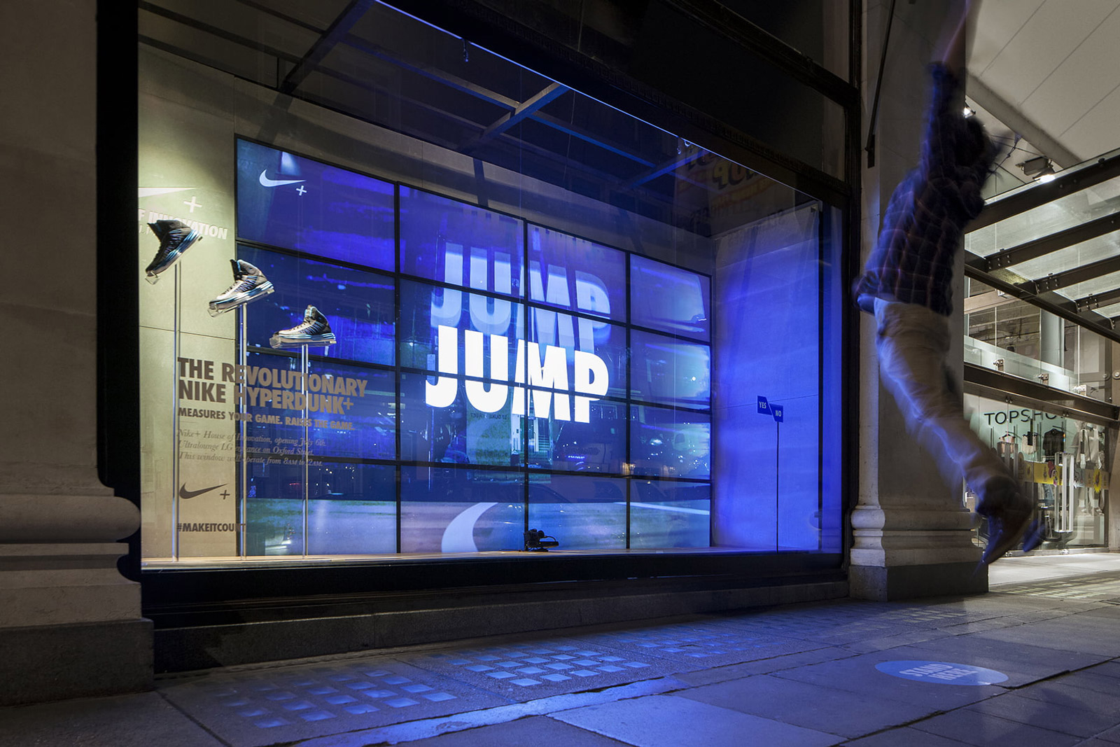  il Visual Merchandising diventa uno strumento tattico di comunicazione che, abbinato a tecnologie display di ultima generazione, si traduce in un’esperienza immersiva e completa