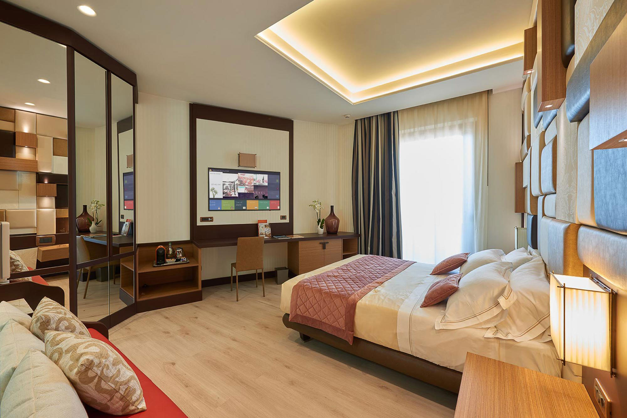 Hotel TV Samsung installate presso T Hotel Lamezia