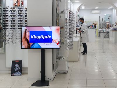 monitor display signage Outlet Ottica Roma