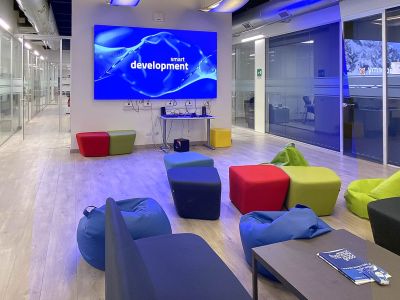 Samsung ledwall Smart Signage gigante in agenzia web