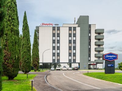 Soluzioni Digital Signage per l'hotel Hampton by Hilton Roma nord Fiano Romano
