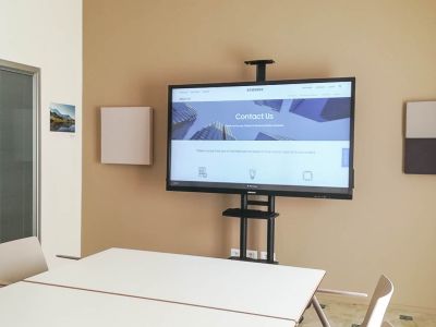 Lavagna interattiva Samsung display da 75 pollici con stand su rotelle